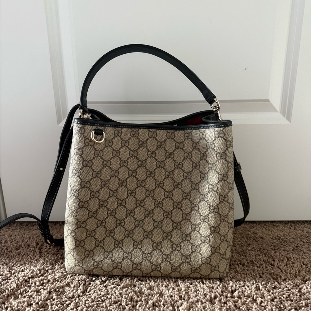Gucci GG Medium Bucket Bag